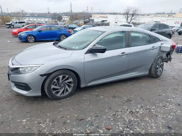 2HGFC2F72JH506137 2018 HONDA CIVIC - Image 2