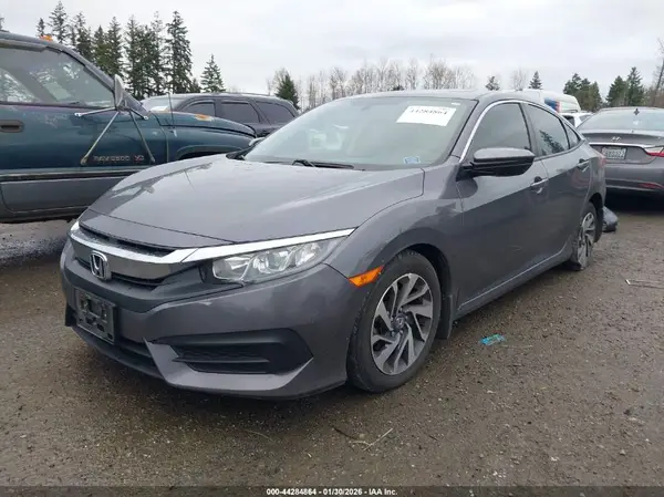 2HGFC2F72JH579704 2018 HONDA CIVIC - Image 2