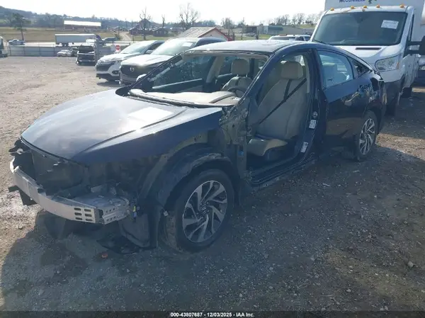 2HGFC2F73HH574084 2017 HONDA CIVIC - Image 2