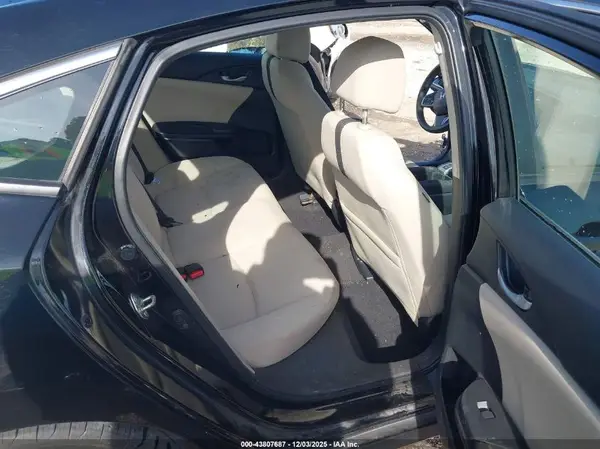 2HGFC2F73HH574084 2017 HONDA CIVIC - Image 8