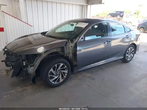2HGFC2F73JH532617 2018 HONDA CIVIC - Image 2