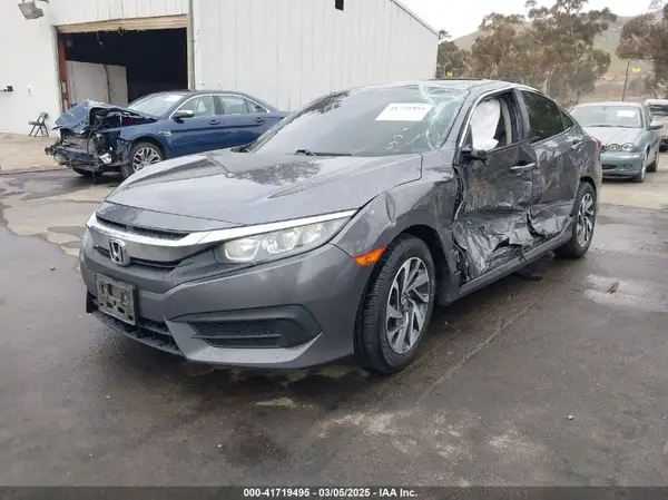 2HGFC2F73JH572129 2018 HONDA CIVIC - Image 2