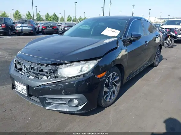 2HGFC2F73JH586953 2018 HONDA CIVIC - Image 2