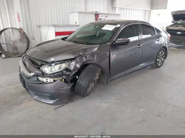 2HGFC2F74JH501182 2018 HONDA CIVIC - Image 2