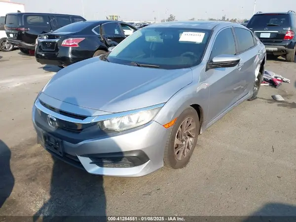 2HGFC2F74JH515227 2018 HONDA CIVIC - Image 2