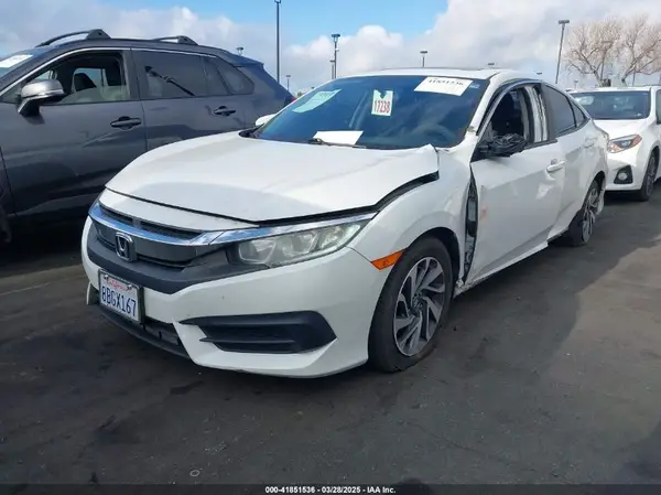 2HGFC2F74JH519004 2018 HONDA CIVIC - Image 2