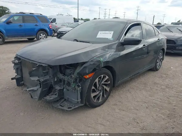 2HGFC2F74JH542606 2018 HONDA CIVIC - Image 2