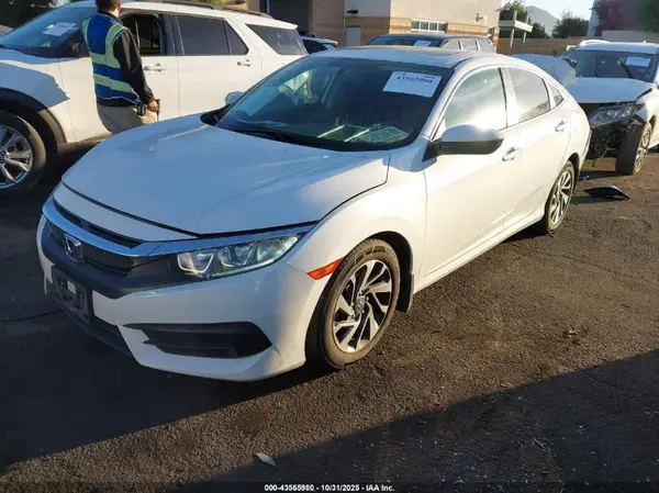2HGFC2F74JH547370 2018 HONDA CIVIC - Image 2