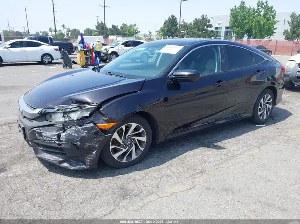 2HGFC2F74JH558773 2018 HONDA CIVIC - Image 2