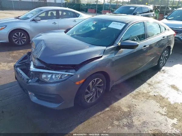 2HGFC2F74JH560071 2018 HONDA CIVIC - Image 2