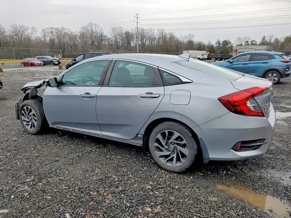 2HGFC2F74JH560541 2018 HONDA CIVIC - Image 2