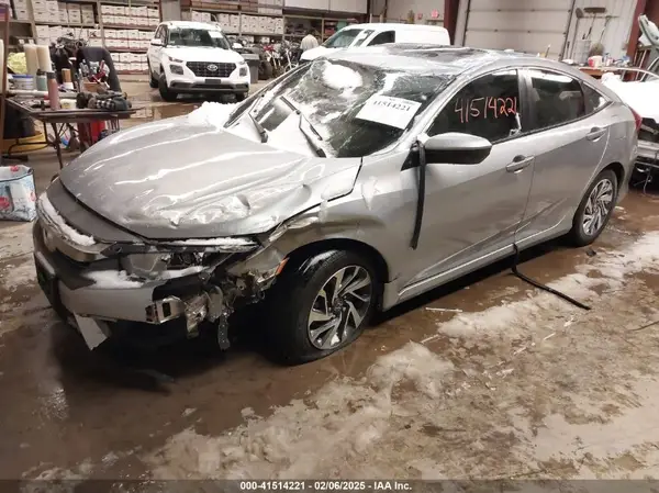 2HGFC2F74JH560555 2018 HONDA CIVIC - Image 2