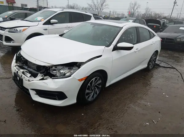 2HGFC2F74JH568266 2018 HONDA CIVIC - Image 2