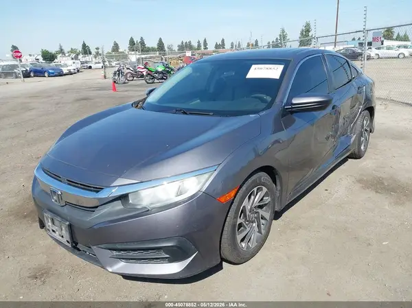 2HGFC2F74JH578215 2018 HONDA CIVIC - Image 2