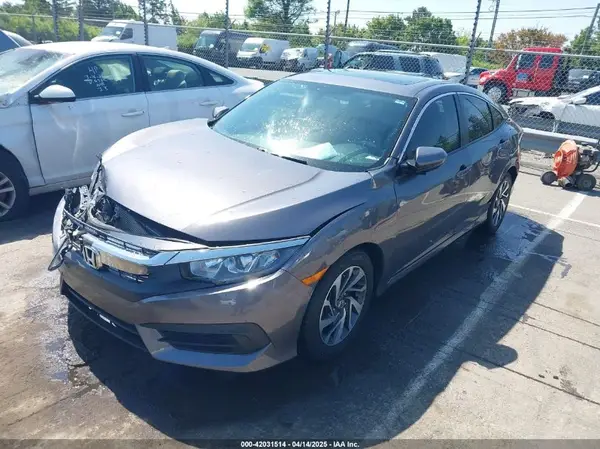 2HGFC2F74JH581471 2018 HONDA CIVIC - Image 2