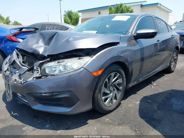 2HGFC2F74JH583740 2018 HONDA CIVIC - Image 2