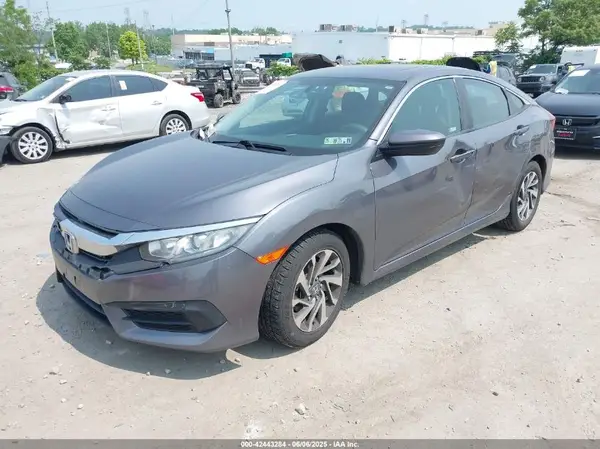 2HGFC2F74JH589988 2018 HONDA CIVIC - Image 2