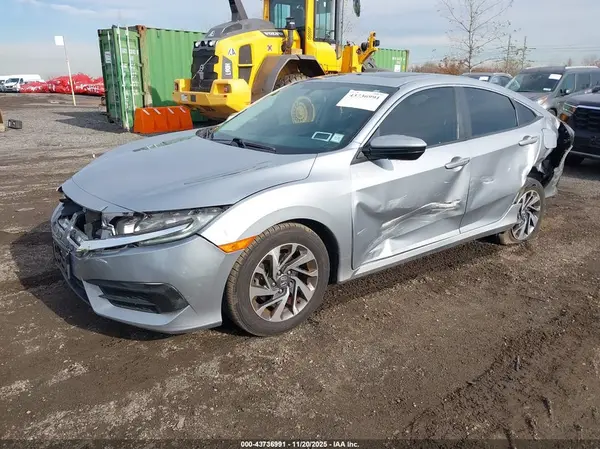 2HGFC2F74JH597184 2018 HONDA CIVIC - Image 2