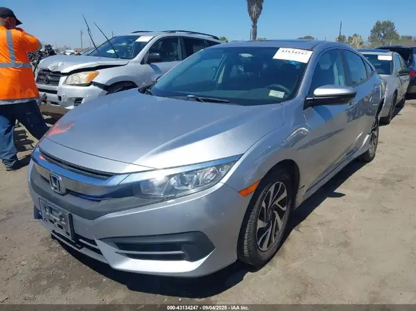 2HGFC2F74JH604120 2018 HONDA CIVIC - Image 2