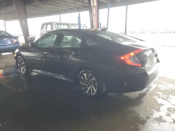 2HGFC2F76JH558757 2018 HONDA CIVIC - Image 2