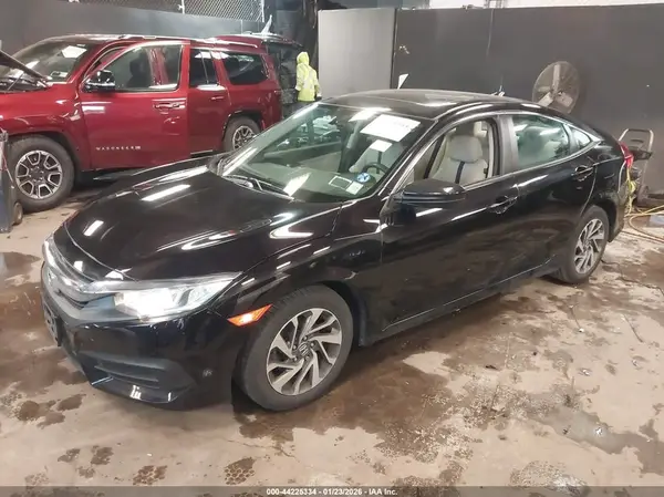 2HGFC2F76JH573243 2018 HONDA CIVIC - Image 2