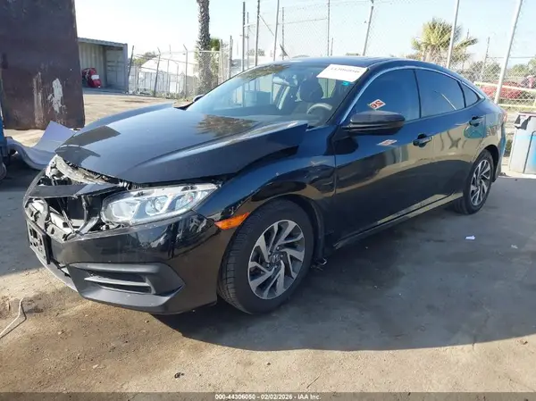 2HGFC2F76JH576823 2018 HONDA CIVIC - Image 2