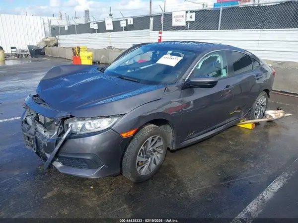 2HGFC2F76JH577146 2018 HONDA CIVIC - Image 2