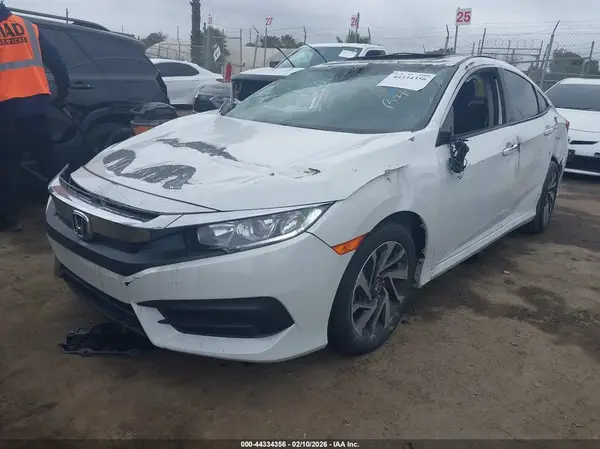 2HGFC2F76JH577230 2018 HONDA CIVIC - Image 2