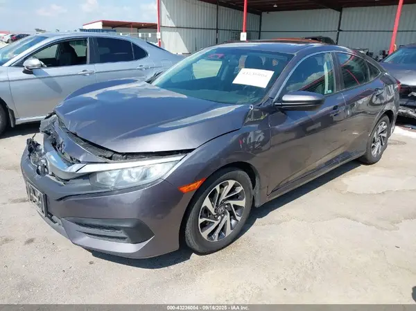 2HGFC2F77JH559335 2018 HONDA CIVIC - Image 2