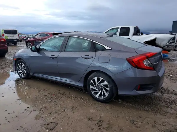 2HGFC2F77JH588172 2018 HONDA CIVIC - Image 2
