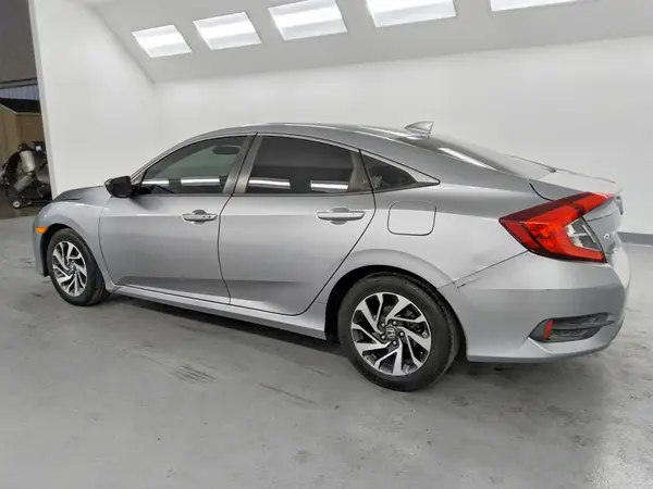 2HGFC2F78JH509477 2018 HONDA CIVIC - Image 2