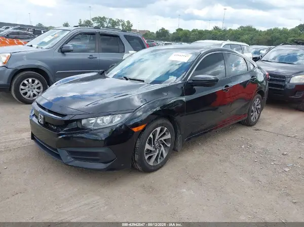 2HGFC2F78JH512475 2018 HONDA CIVIC - Image 2