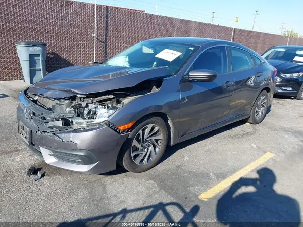2HGFC2F78JH517210 2018 HONDA CIVIC - Image 2