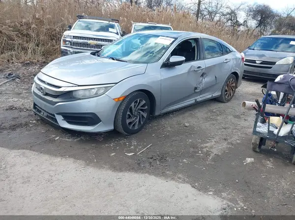2HGFC2F78JH529972 2018 HONDA CIVIC - Image 2