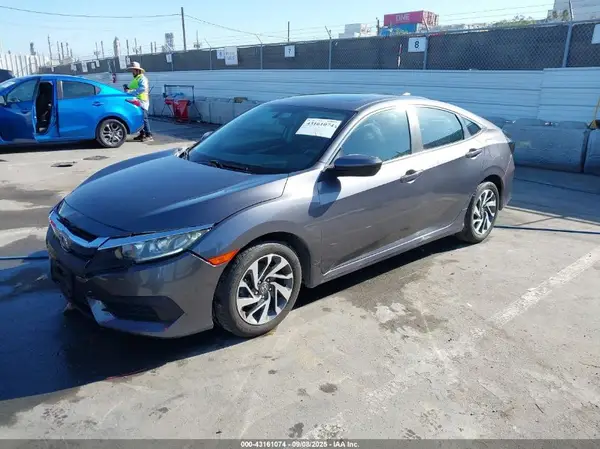 2HGFC2F78JH532029 2018 HONDA CIVIC - Image 2