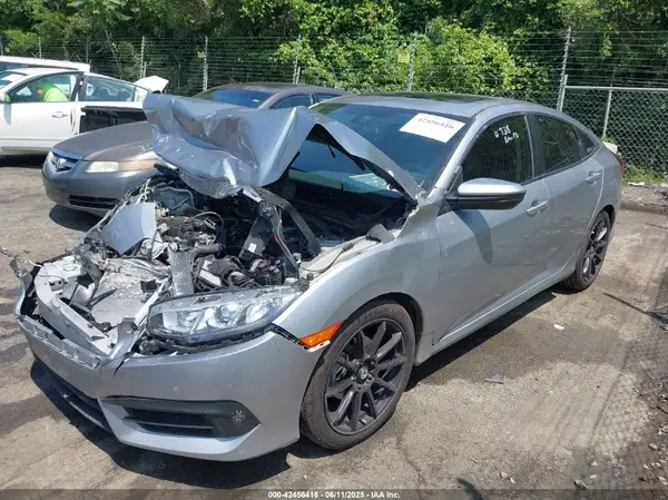 2HGFC2F78JH551373 2018 HONDA CIVIC - Image 2