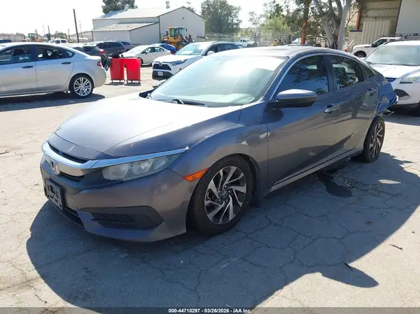 2HGFC2F78JH559988 2018 HONDA CIVIC - Image 2
