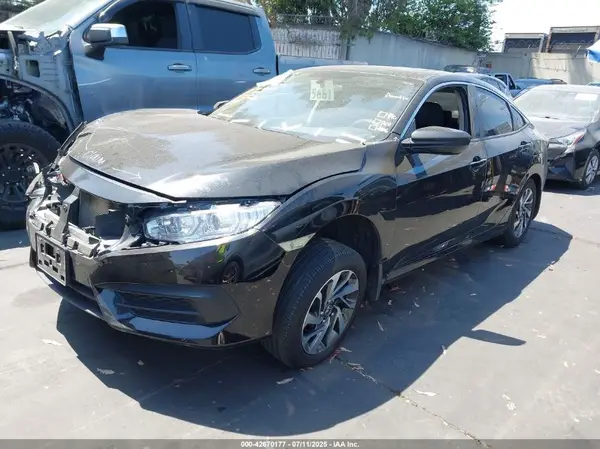 2HGFC2F78JH577472 2018 HONDA CIVIC - Image 2