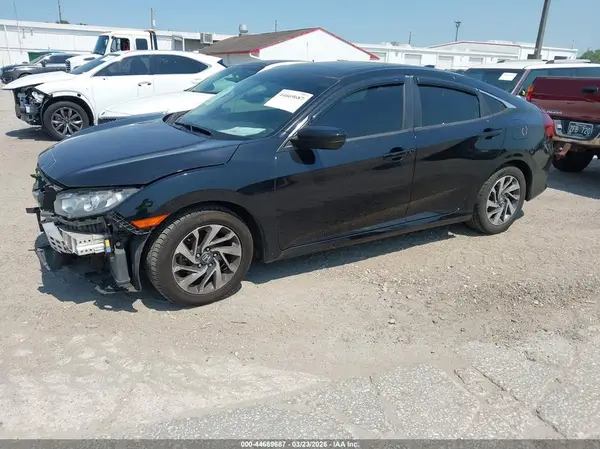 2HGFC2F78JH585703 2018 HONDA CIVIC - Image 2