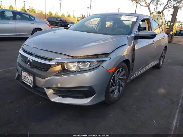 2HGFC2F79JH502652 2018 HONDA CIVIC - Image 2