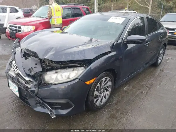 2HGFC2F79JH522402 2018 HONDA CIVIC - Image 2