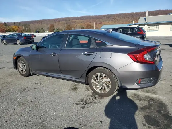 2HGFC2F79JH529625 2018 HONDA CIVIC - Image 2