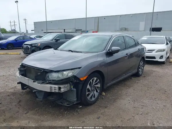 2HGFC2F79JH532881 2018 HONDA CIVIC - Image 2
