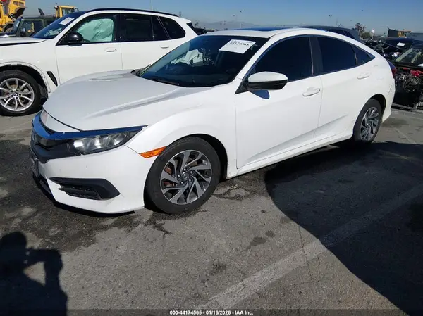 2HGFC2F79JH566187 2018 HONDA CIVIC - Image 2