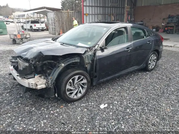 2HGFC2F79JH586309 2018 HONDA CIVIC - Image 2