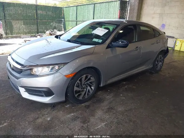 2HGFC2F7XJH502644 2018 HONDA CIVIC - Image 2