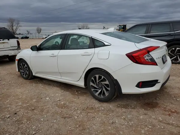 2HGFC2F7XJH507519 2018 HONDA CIVIC - Image 2