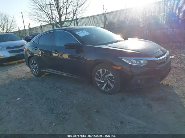 2HGFC2F7XJH509433 2018 HONDA CIVIC - Image 1