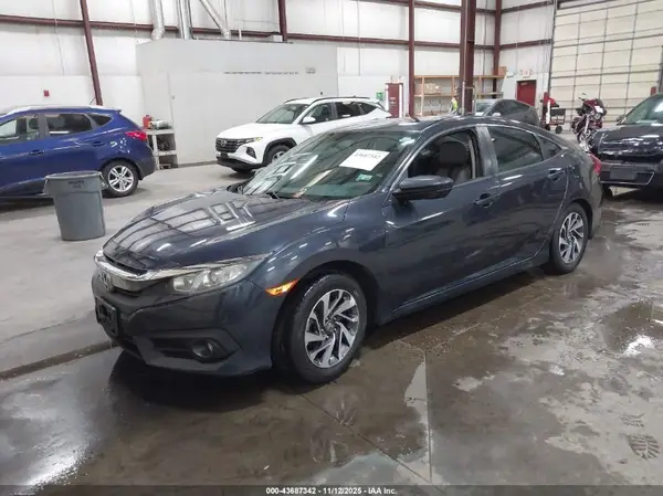 2HGFC2F7XJH511358 2018 HONDA CIVIC - Image 2