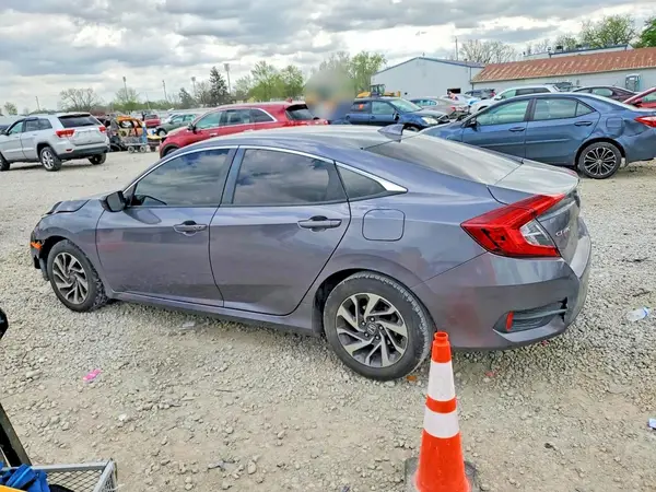 2HGFC2F7XJH513045 2018 HONDA CIVIC - Image 2
